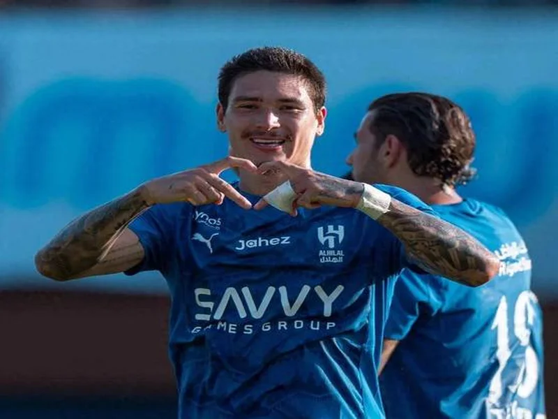 记者:费内巴切有意租借努涅斯,已向利雅得新月进行了询问